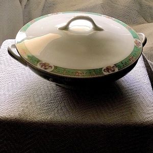 8” Covered Casserole Dish